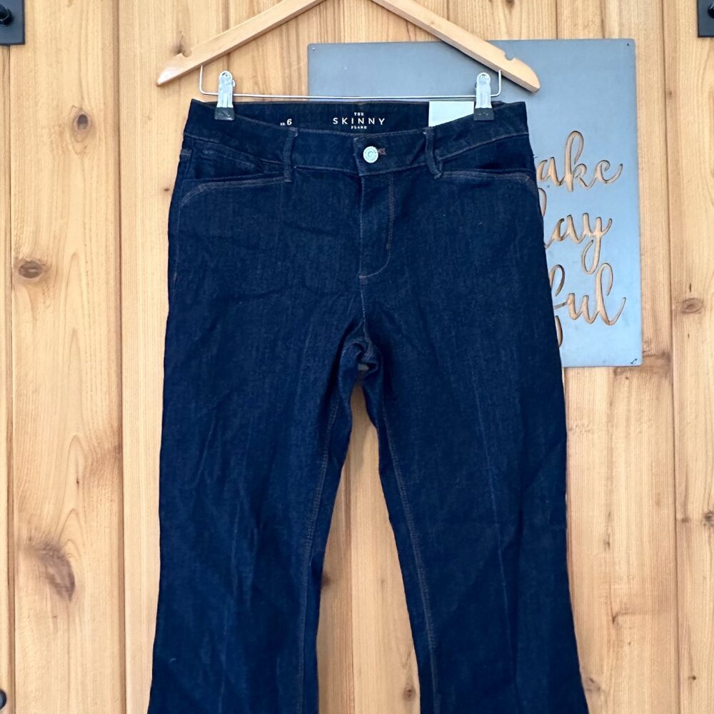 White House Black Market Size 6 The Mid Rise Skinny Flare Jeans in Dark Wash - Picture 3 of 10